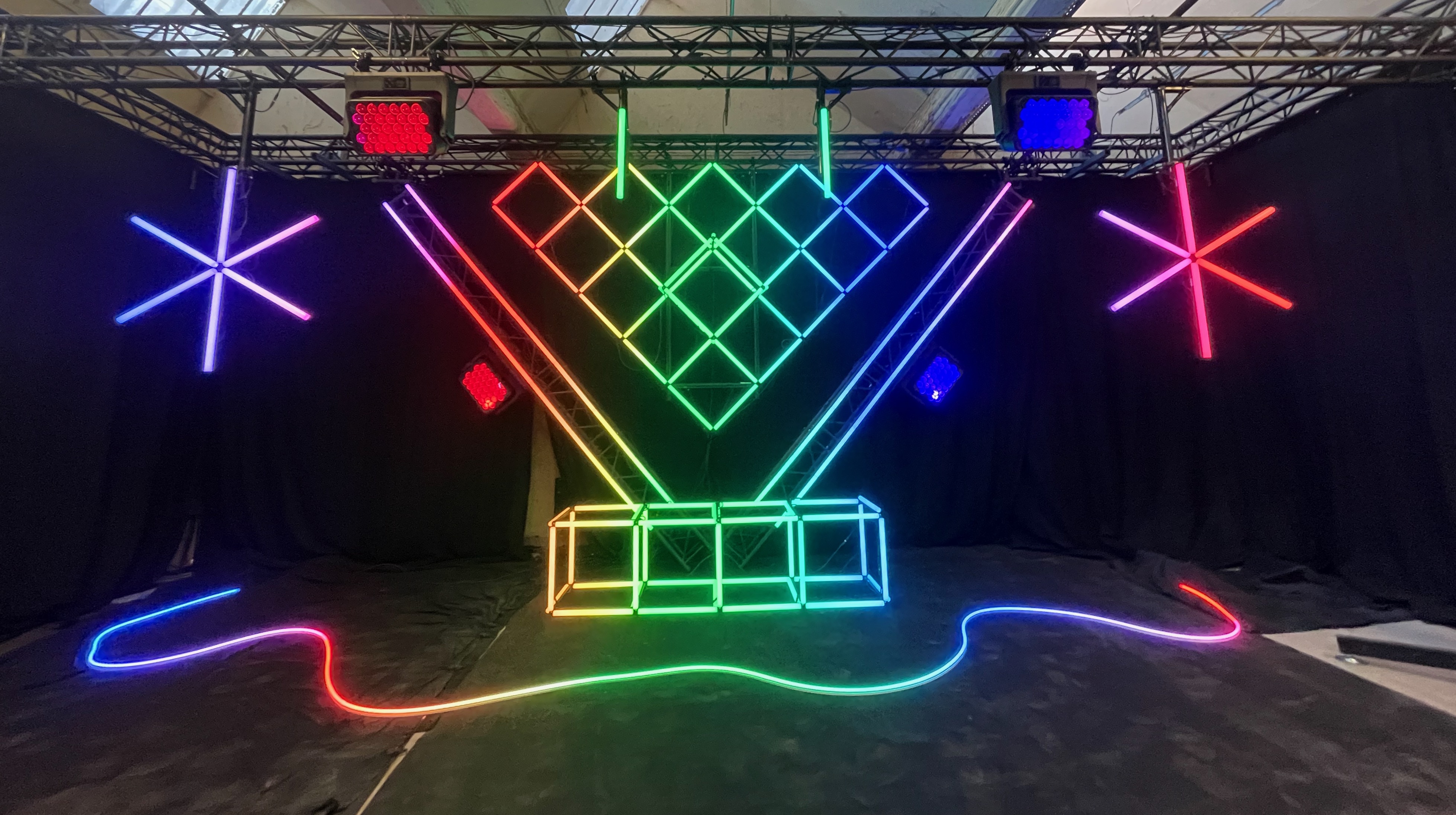 Illuminations — Tubes LED & géométries