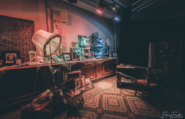 La Maison du Frisson set decoration