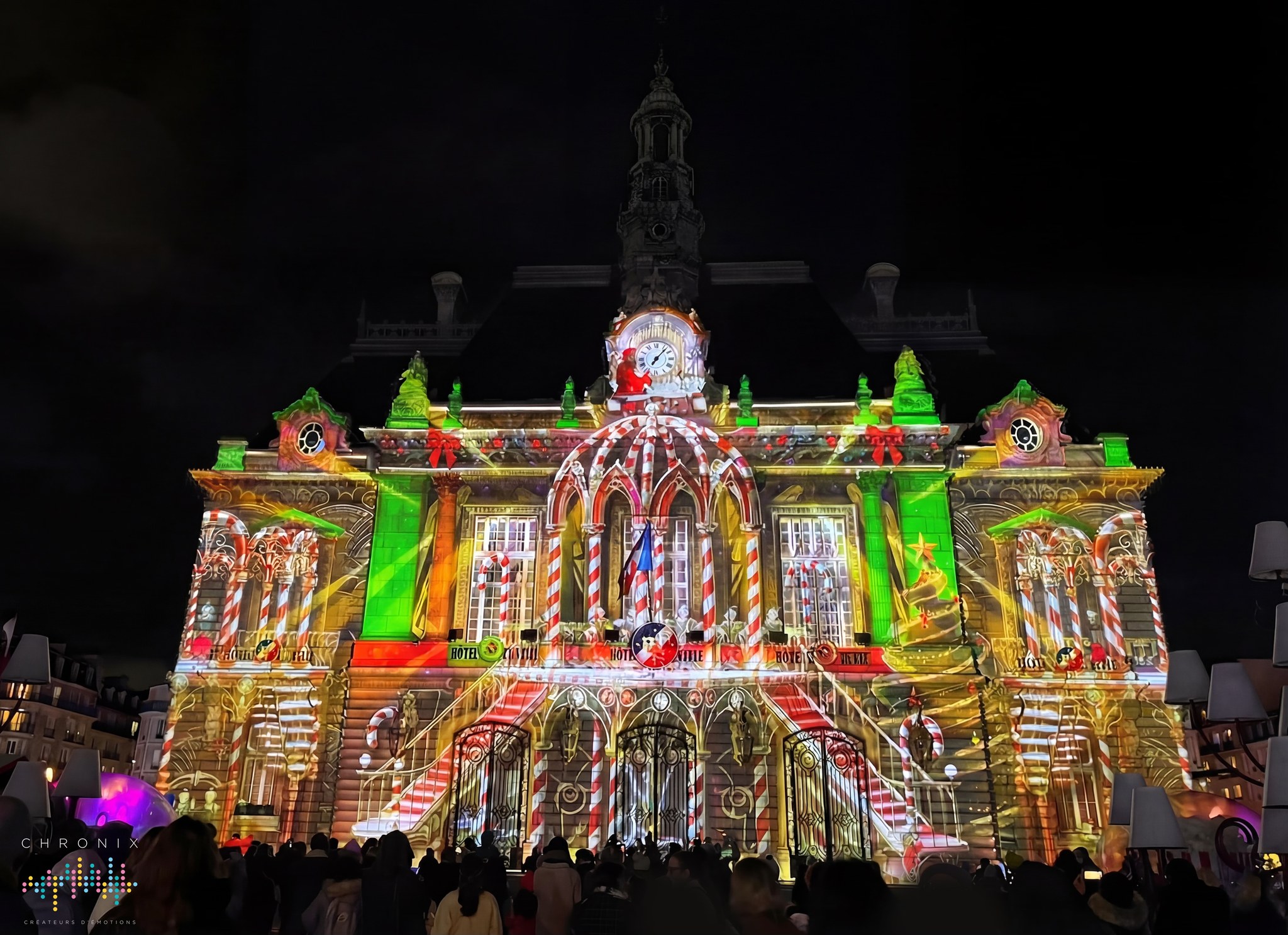 Chronix Christmas video mapping in Levallois-Perret, second view