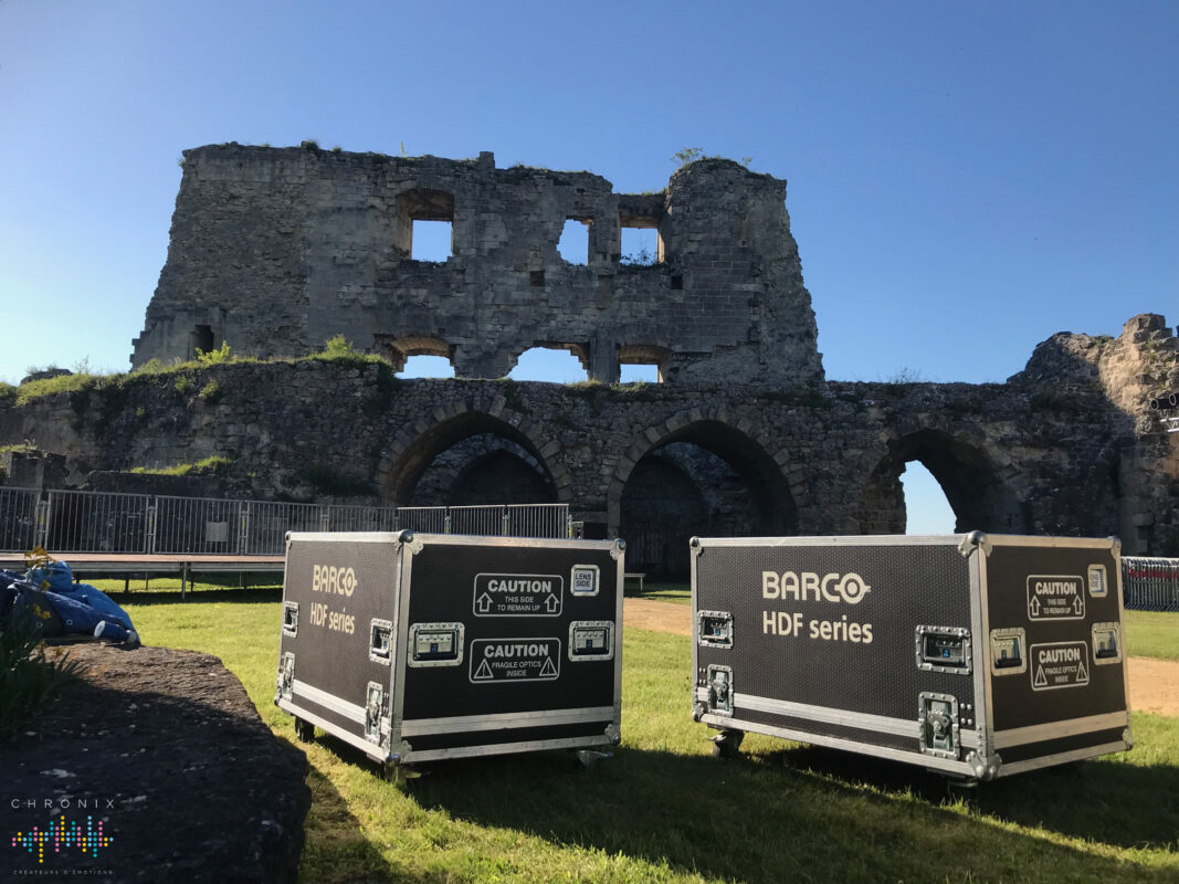 Notre Patrie, c’est l’Art — equipment